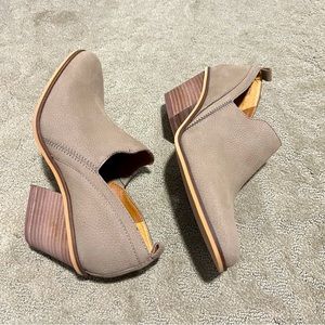 Lucky Brand booties NWOT Sz 10M/42 Viennia